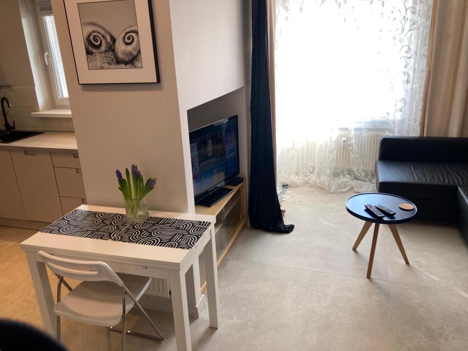 4 Apartment *