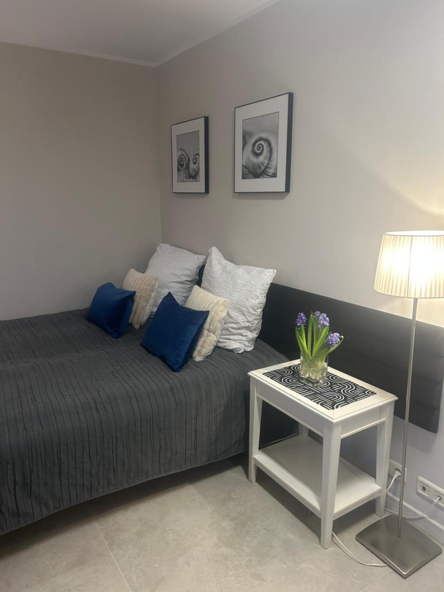 4 Apartment *